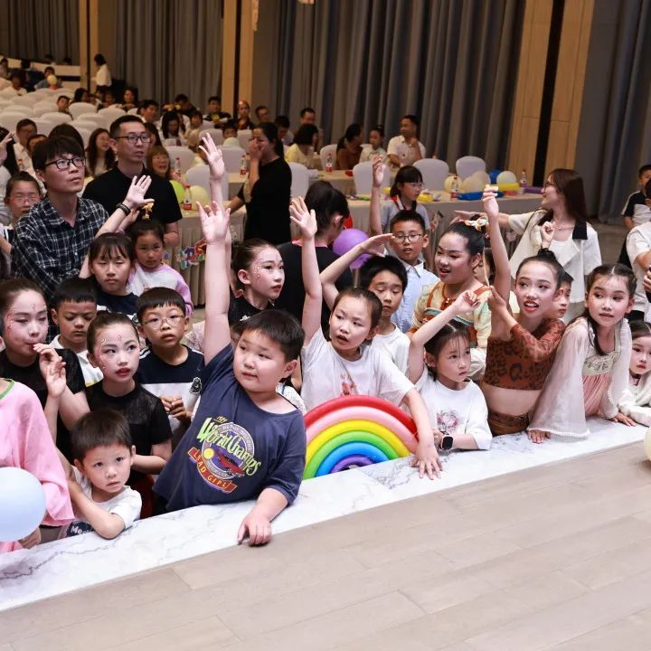 大手拉小手，，，，，，一起庆“6·1”-文化活动-浙江华友钴业股份有限公司