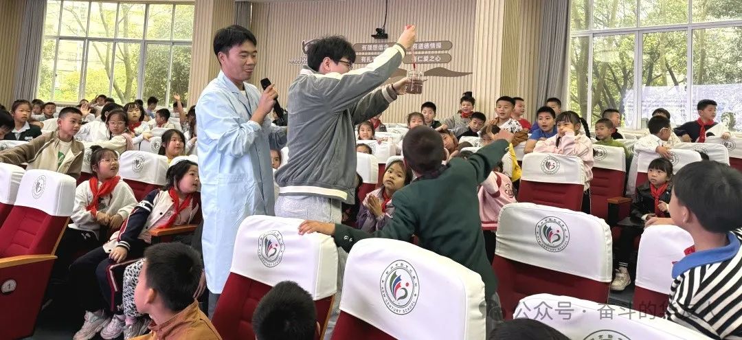 科学普及 启示未来——公司科研团走进小学-文化运动-浙江华友钴业股份有限公司