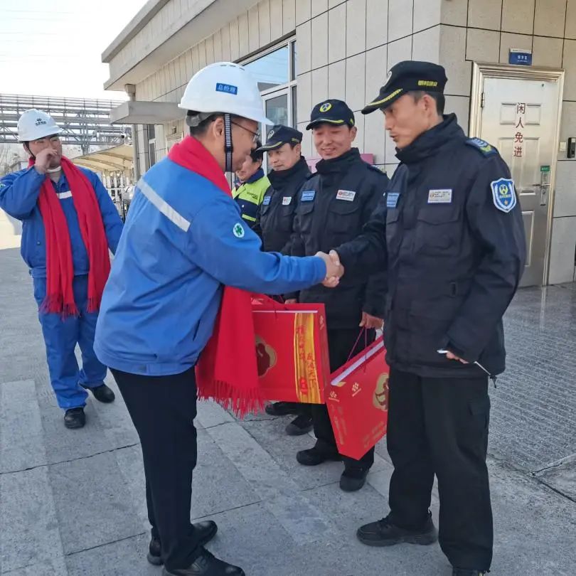 致敬坚守 | 新春慰问送温暖，，，，，鼓舞士气再出发-企业新闻-浙江华友钴业股份有限公司