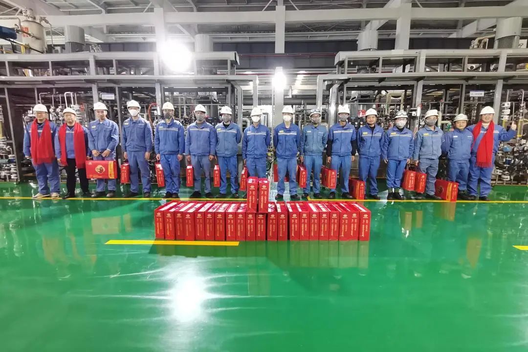 致敬坚守 | 新春慰问送温暖，，，，，鼓舞士气再出发-企业新闻-浙江华友钴业股份有限公司