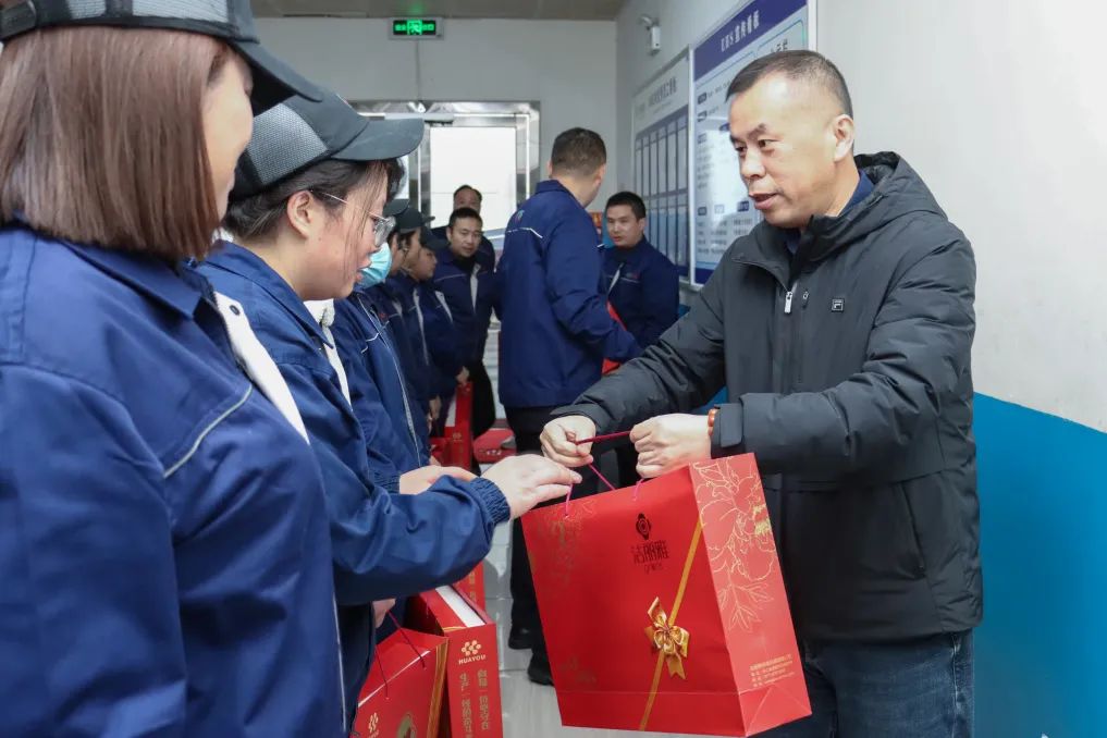 致敬坚守 | 新春慰问送温暖，，，，，鼓舞士气再出发-企业新闻-浙江华友钴业股份有限公司