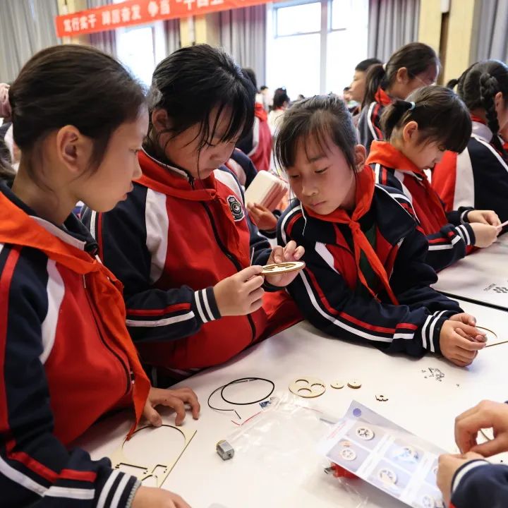 "科尚小达人"探秘华友科技之旅-企业新闻-浙江华友钴业股份有限公司