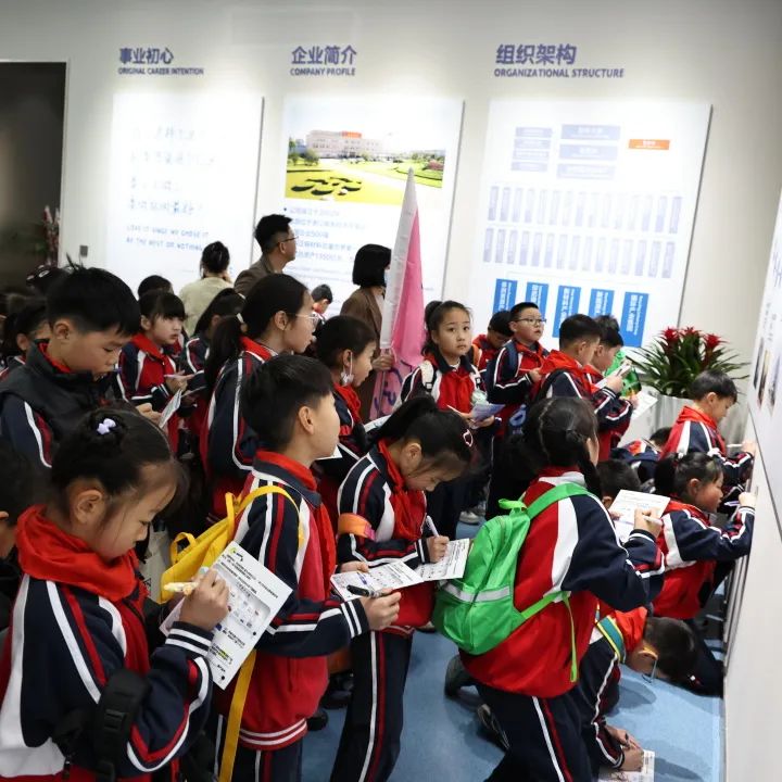 Future Innovators Explore Huayou's Tech World: Tongxiang Pupils Embark on Science Adventure-News Releases-Huayou New Energy Technology (Quzhou) Co., Ltd.