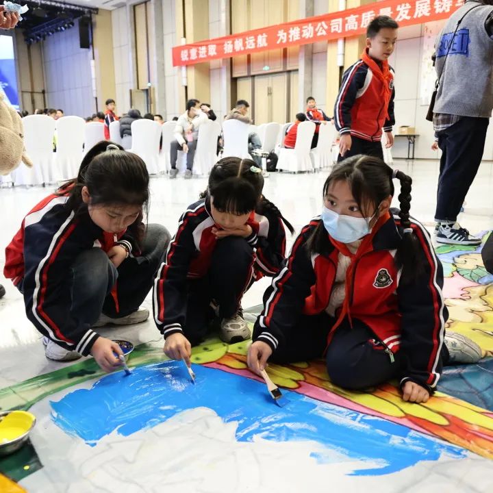 Future Innovators Explore Huayou's Tech World: Tongxiang Pupils Embark on Science Adventure-News Releases-Huayou New Energy Technology (Quzhou) Co., Ltd.